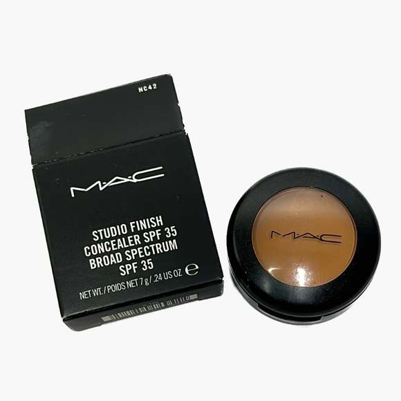 MAC NC42 Studio Finish Concealer SPF 35 - NIB - Picture 1 of 6